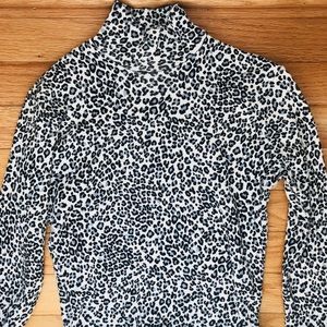 BRANDY MELVILLE CHEETAH PRINT TURTLENECK NWOT
